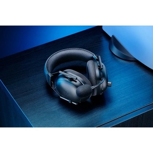 אוזניות | RAZER BLACKSHARK V2 PRO FOR PLAYSTATION בצבע שחור
