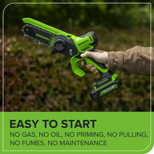 מסור שרשרת נטען קטן Greenworks 24V עם הפעלה מהירה בלחיצת כפתור, ללא דלק, ללא כבלים וללא תחזוקת מנוע מורכבת, לגיזום וחיתוך ענפים בקלות.