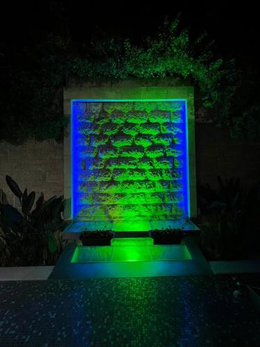 תאורת זוהר RGB נשלט על ידי BT