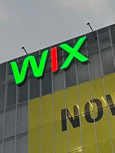 פרויקט בקרת צבע וWIfi בשלט WIX גלילות