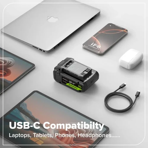 סוללת Greenworks 24V עם יציאת USB-C דו-כיוונית תואמת למחשבים ניידים, טאבלטים, סמארטפונים ואוזניות, ומשמשת גם כפאוור בנק נייד