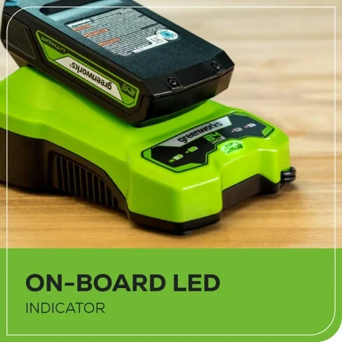 מחוון LED במטען Greenworks 24V מציג את מצב הטעינה בזמן אמת ומאפשר מעקב נוח אחר תהליך טעינת הסוללה.