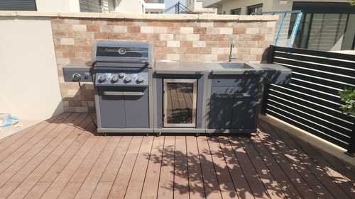 גריל רבולושן פרו החדש  4 אפור גרפיט חדש + כירת צד גז + יח’ כיור + יח’ מקרר Coleman