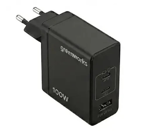 סוללת Greenworks 24V עם יציאת USB-C המשמשת כסוללת גיבוי לטעינת טלפון נייד ומכשירים חכמים