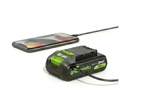 מטען Greenworks USB-C בהספק 100W עם שתי יציאות USB-C ויציאת USB-A לטעינה מהירה של מגוון מכשירים ניידים