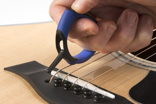 חולץ פינים לגיטרה MusicNomad Premium Bridge Pin Puller MN219