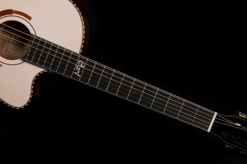 גיטרה קלאסית מוגברת CUTAWAY עם ארגז CORT Solencanto