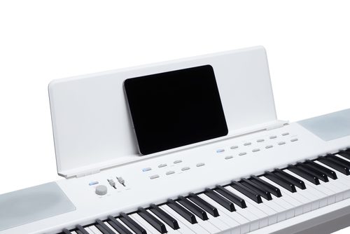 פסנתר חשמלי 88 קלידים נייד לבן KURZWEIL KA E1 WH