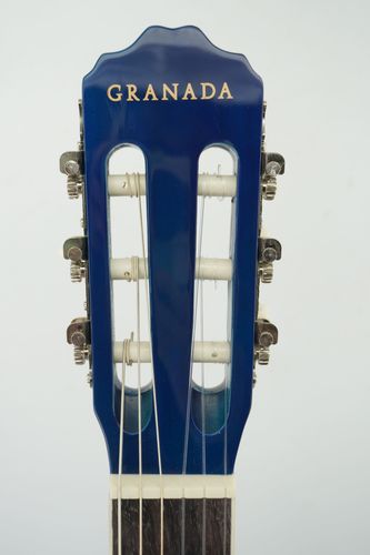 גיטרה קלאסית כחולה + נרתיק גימור מבריק GRANADA GC39B-BLS