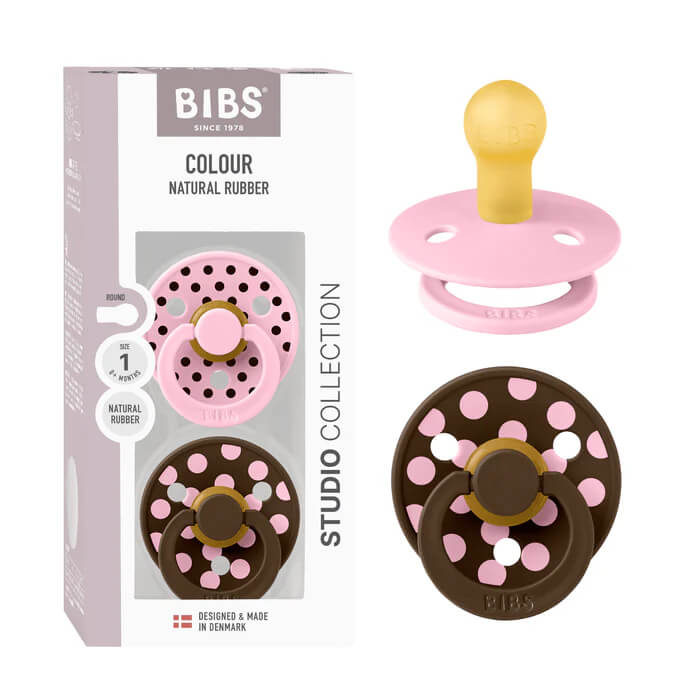 זוג מוצצי קולור לטקס עגולה STUDIO Polka ורוד/מוקה מידה 1 BIBS 