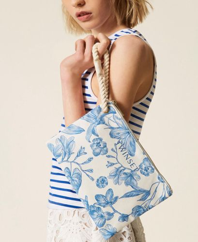 Canvas clutch