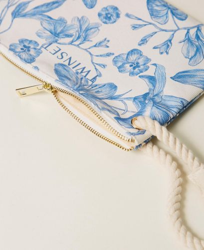 Canvas clutch