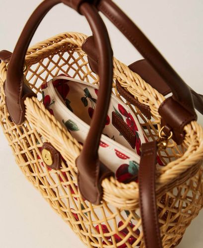Wicker shoulder bag with pouch