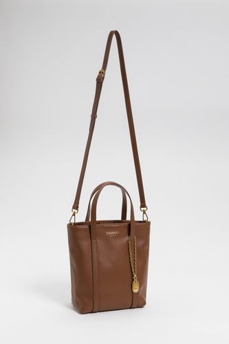 Leather shopper bag with charm