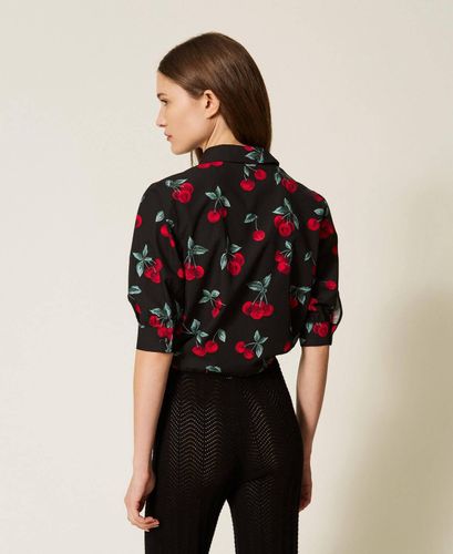 Cropped poplin shirt with cherry print