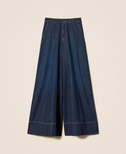 Palazzo jeans with stitching