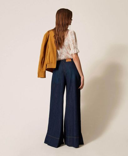Palazzo jeans with stitching
