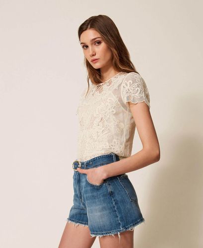Denim shorts with belt
