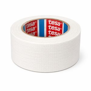 סרט דבק לבן tesa – גליל סרט הדבקה איכותי לעבודות תיקון, קיבוע ותחזוקה