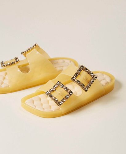 Slider sandals with jewel buckles