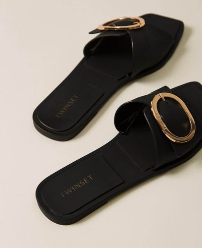 Slides with logo buckle
