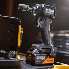 מברגת אימפקט 18V מסדרת מקלארן DCF86MP2T + שתי סוללות 5Ah דיוולט DEWALT