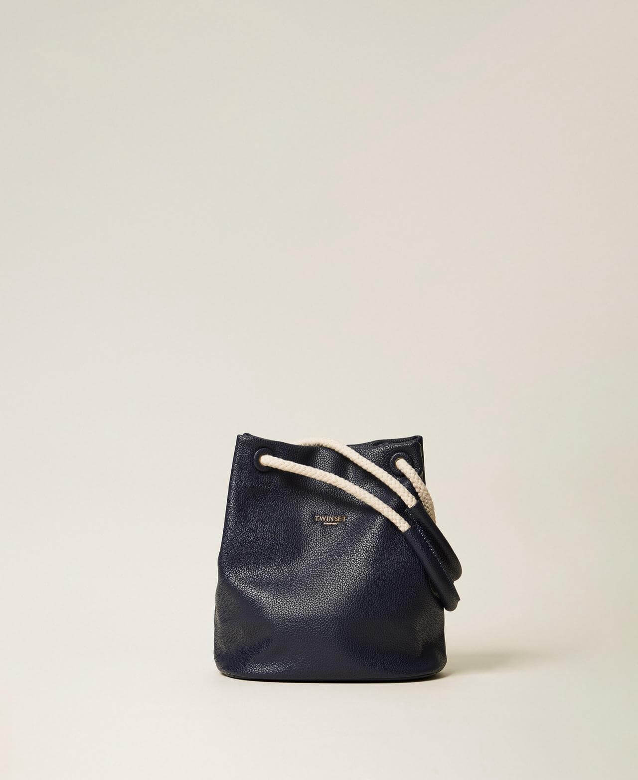 Bucket bag with rope handles