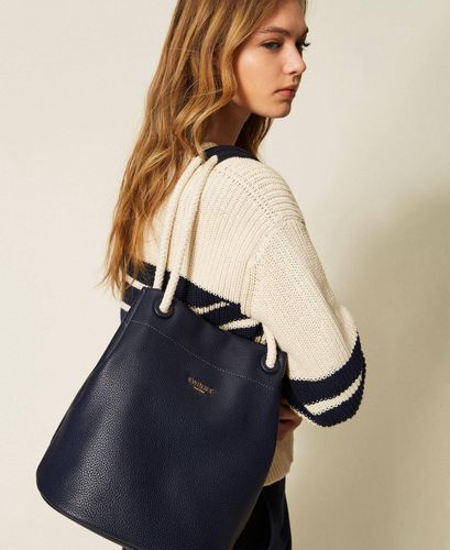 Bucket bag with rope handles