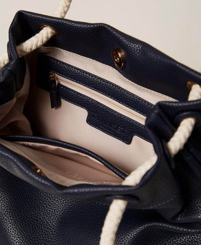 Bucket bag with rope handles