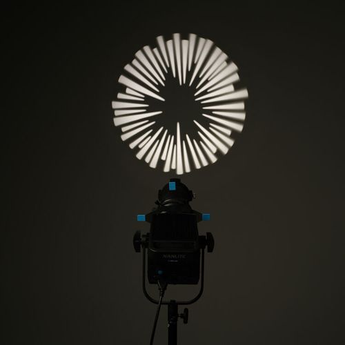 עדשת ספוט זום לפנס לד Nanlite Projection Attachment 25°-45°