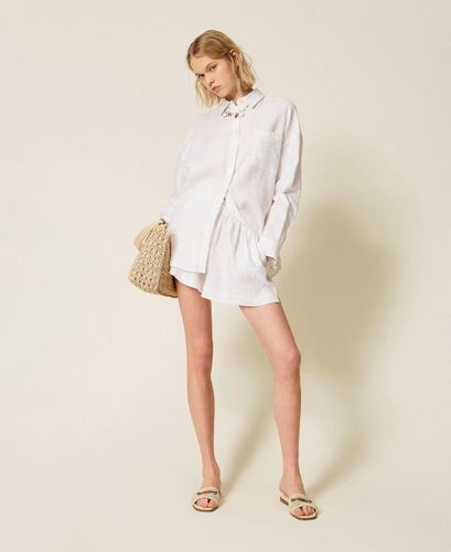 Linen shirt with embroidered logo