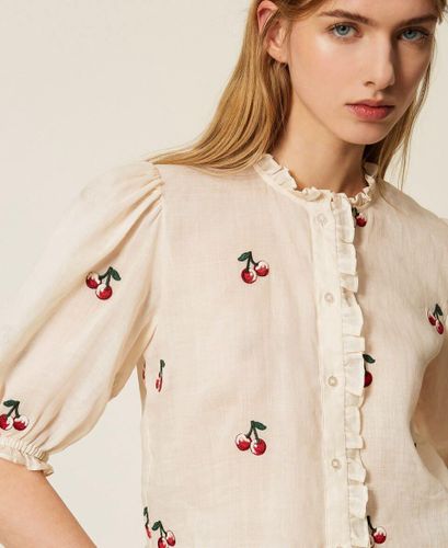 Cropped ramie shirt with cherry embroidery