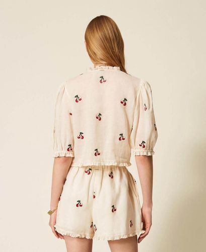 Ramie shorts with cherry embroidery