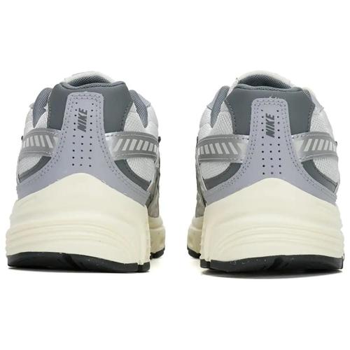 נייק דגם NIKE INITIATOR גברים בצבע עצם/כסף מטאלי/אפור מעושן