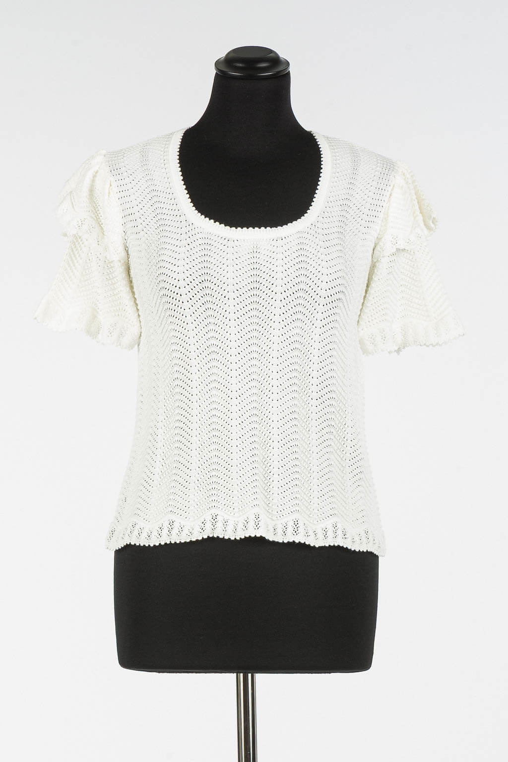 Fitted jumper with ruffles
