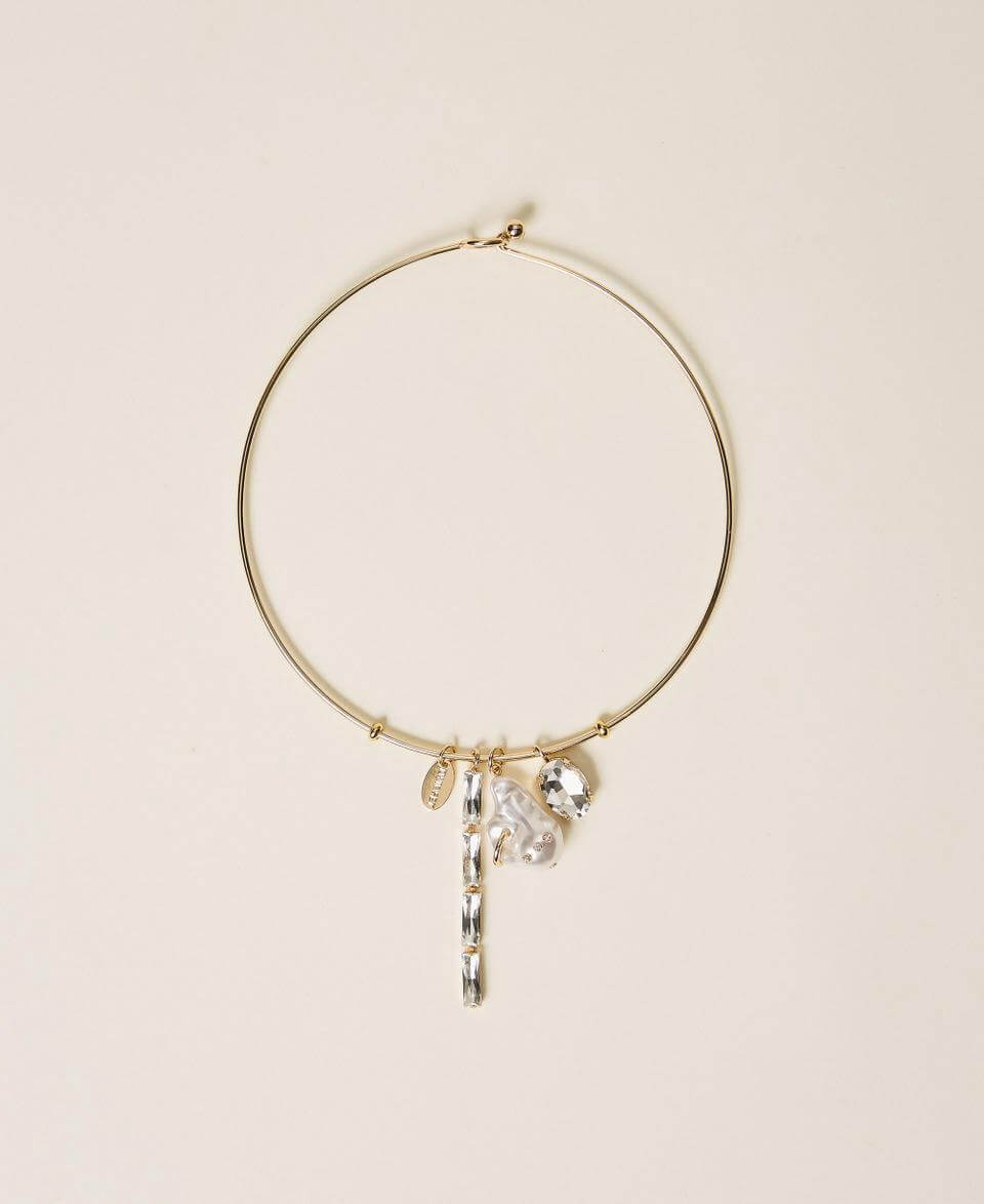 Rigid necklace with pendants