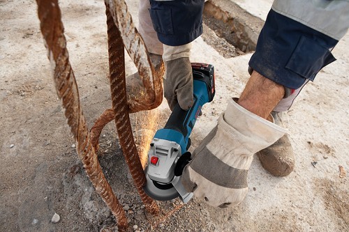 משחזת זווית נטענת Bosch GWS 18V-LI עם סוללות