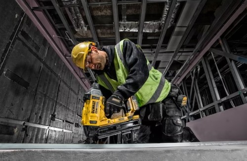 האקדח מסמרים נטען לבטון 18V DEWALT DCN890P2 + סוללות*2 ומטען במזוודה 