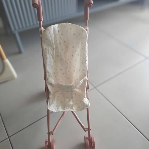 עגלת טיולון פרחונית מתקפלת לבובה עם תיק Little Dutch פתוחה במבט חזית - תמונת לקוח