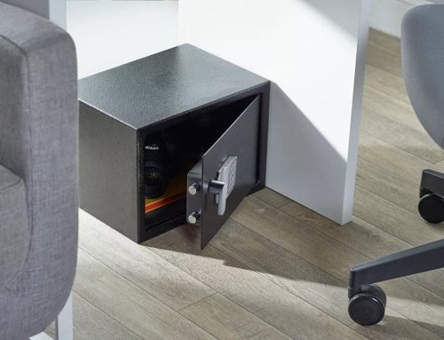 כספת דיגיטלית Yale Standard 25X35X25 - במשקל 6.1 ק''ג בצבע שחור