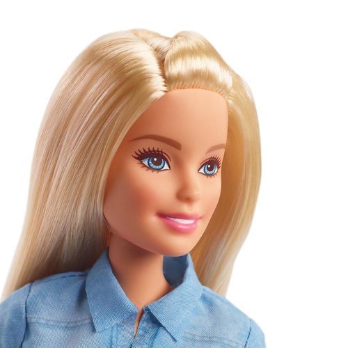 ברבי - בובה בדרך לחופשה - BARBIE FWV25