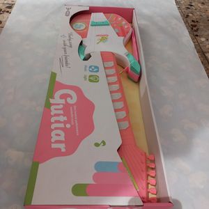גיטרה אלקטרונית ורודה