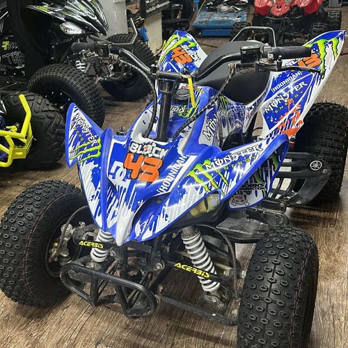 סט מדבקות בעיצוב אישי DESIGN 1 לטרקטורון חשמלי - KIDOW TIGER