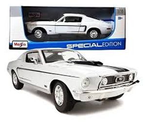 מאיסטו -  דגם מכונית פורד מוסטנג  צבע לבן - Maisto 1968 Ford Mustang GT COBRE JET White  1:18