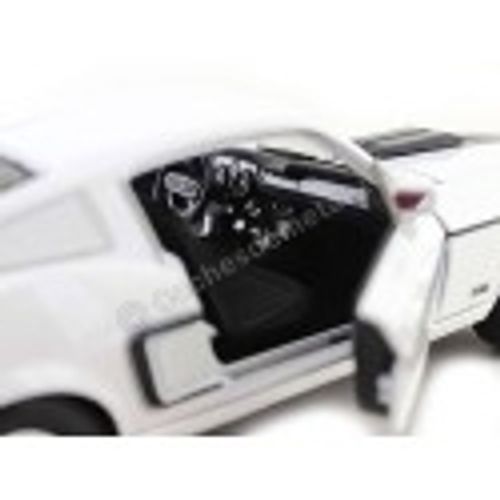 מאיסטו -  דגם מכונית פורד מוסטנג  צבע לבן - Maisto 1968 Ford Mustang GT COBRE JET White  1:18