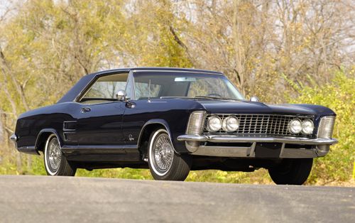 מאיסטו - דגם מכונית ביואיק ריביירה  צבע שחור - Maisto Buick Riviera 1965 Light BL 1:26