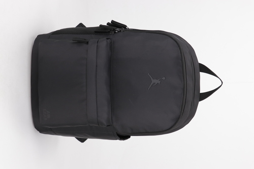 תיק זרוק מעוצב דגם Blush Classic מבית Air Bear