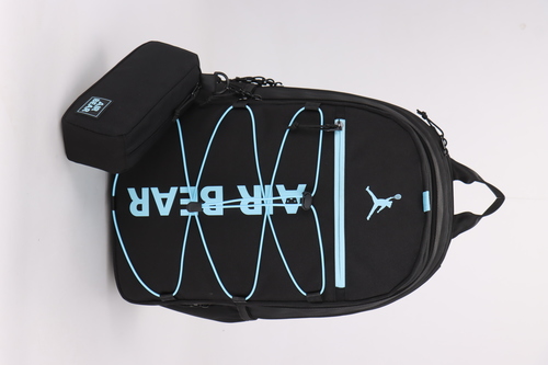 תיק גב מתרחב וקלמר Street Core מבית Air Bear