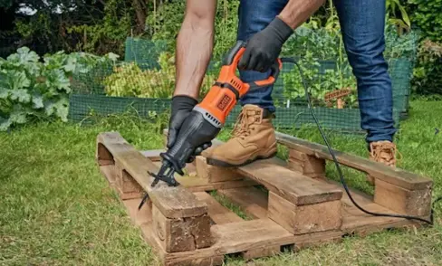 מסור חרב אוניברסלי עוצמתי 750W דגם BES301-GB מבית BLACK&DECKER 
