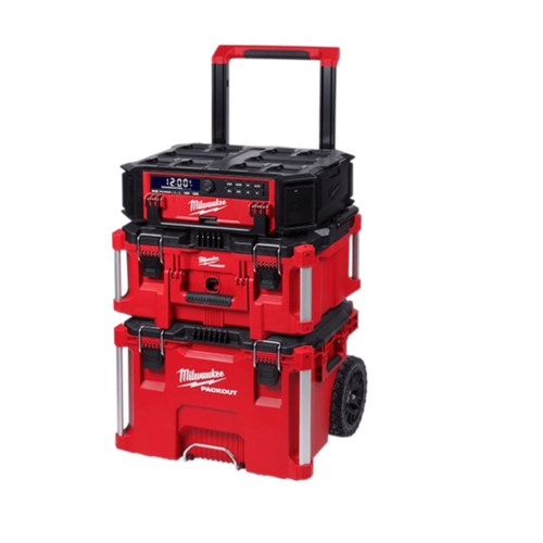 רדיו נטען Milwaukee M18 2950-20 לאתר עבודה עם מטען מובנה ותאימות PACKOUT